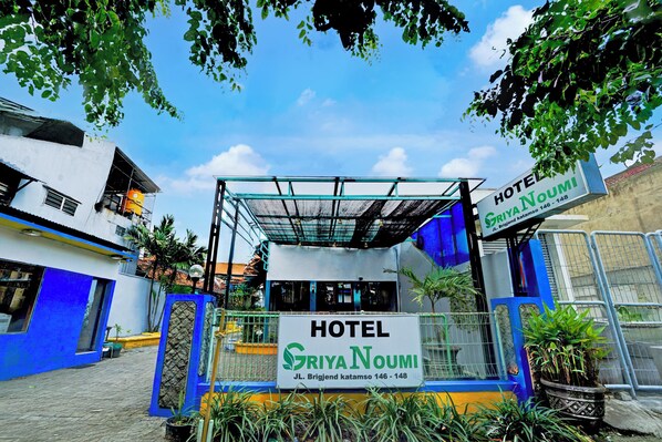 A hotel entrance with a sign reading "HOTEL GRIYA NOUMI" and "J.L. Brigjend Katamso 146 - 148". - Hotel O Bungurasih Near Juanda International Airport Formerly Griya Waru Hotel (Surabaya)