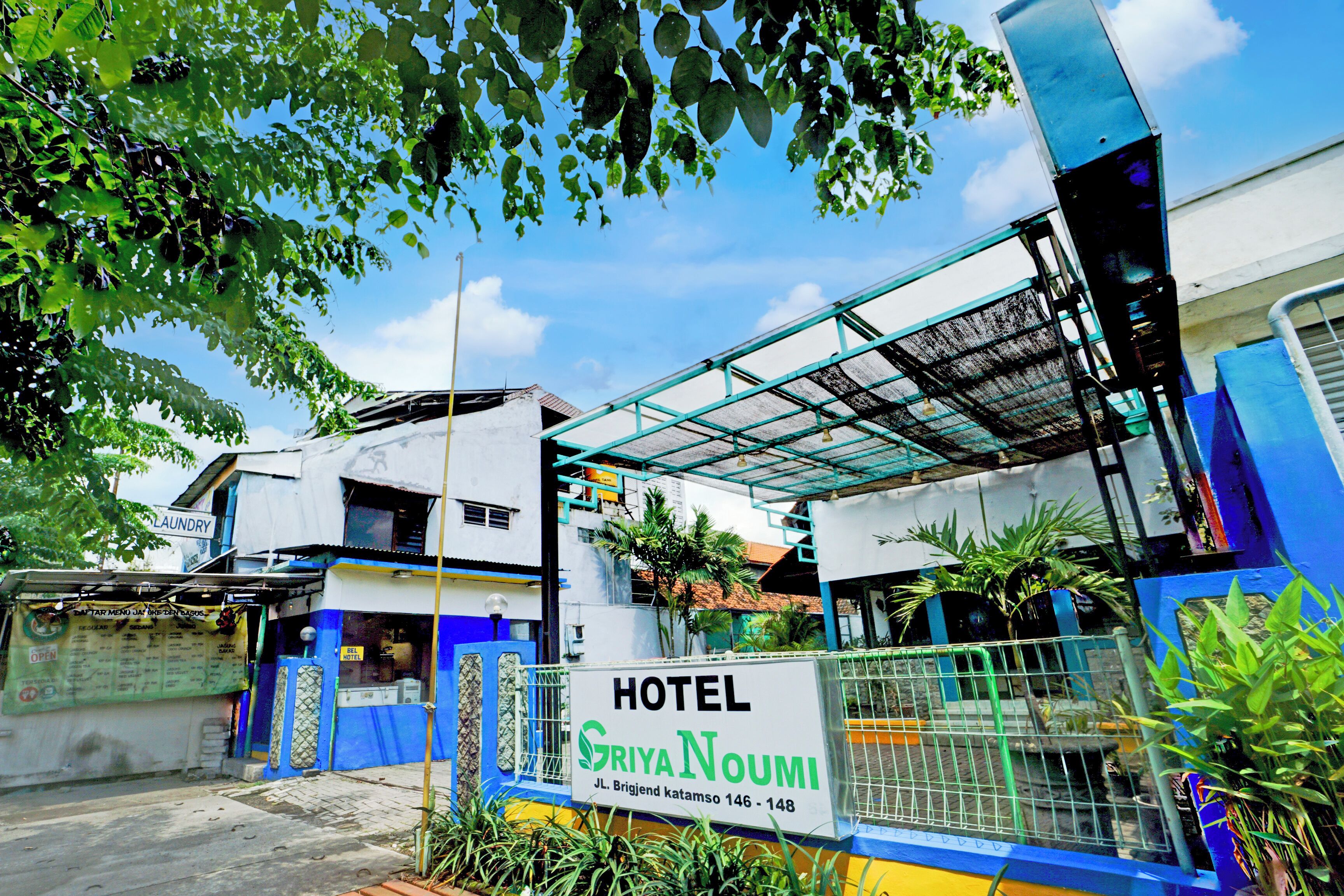 A hotel sign with the name "Griya Noomi" and address "Jl. Brigijendatamaso 146-148".