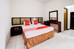 Deluxe Double Room | Soundproofing, free WiFi, bed sheets - Hotel O Bungurasih Near Juanda International Airport Formerly Griya Waru Hotel (Surabaya)