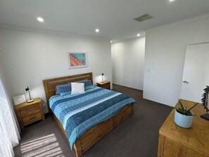 4 bedrooms, iron/ironing board, WiFi, bed sheets
