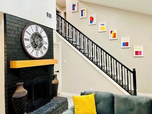 Interior - House 3-bedroom 2,5 Baths FREE Garage Parking with WiFi and AC, Washer, Dryer (Spring)
