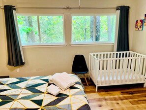 3 bedrooms, desk, iron/ironing board, travel cot