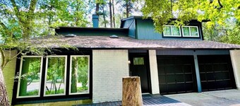 House 3-bedroom 2,5 Baths FREE Garage Parking with WiFi and AC, Washer, Dryer