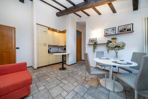 Dining - GuestHost - Historic Elegance - Apt in the Heart of Udine (Udine)