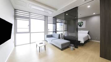 Luxury Double Room, 1 Double Bed, Non Smoking, Kitchen (self-service check-in) | Laptop workspace, soundproofing, free WiFi, bed sheets