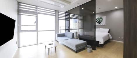 Luxury Double Room, 1 Double Bed, Non Smoking, Kitchen (self-service check-in) | Laptop workspace, soundproofing, free WiFi, bed sheets
