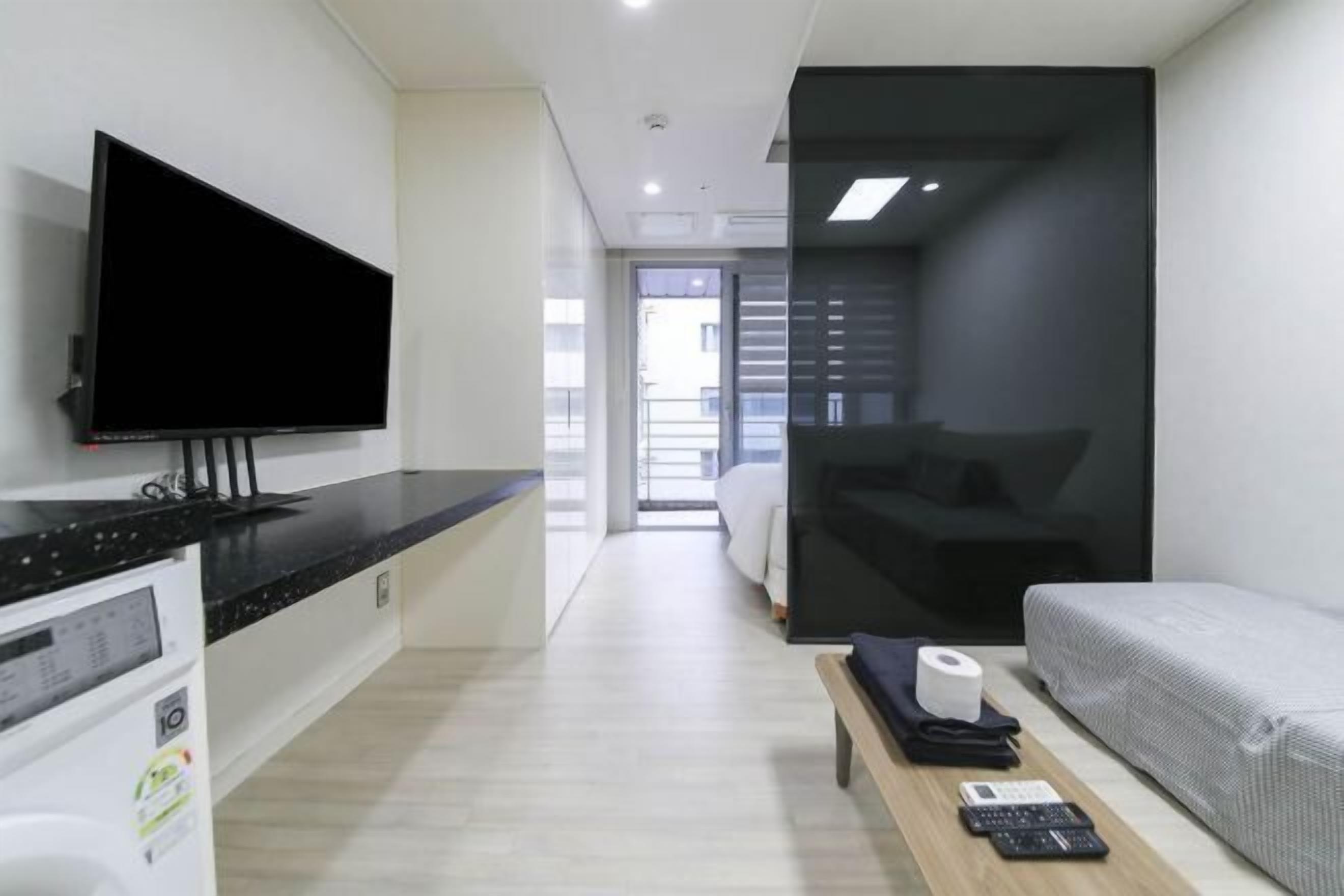 Laptop workspace, soundproofing, free WiFi, bed sheets