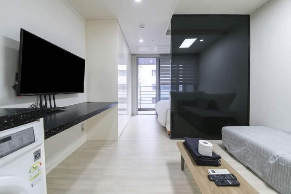 Laptop workspace, soundproofing, free WiFi, bed sheets