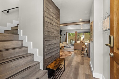 Pet-Friendly Ketchum Gem: 200ft to Limelight - Easy Ski Bus Access to River Run