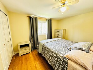 5 bedrooms, desk, iron/ironing board, free WiFi