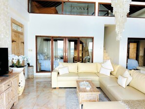 Interior - Oceanfront | Infinity Pool | Luxury 3 BDRM (Bali)
