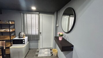 Loft | 1 bedroom, blackout drapes, iron/ironing board, free WiFi