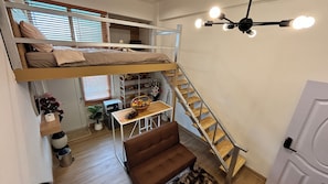 Loft | 1 chambre, rideaux occultants, fer et planche à repasser, Wi-Fi gratuit