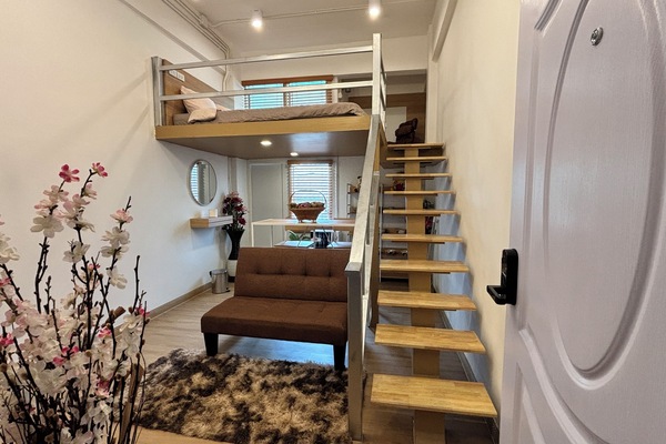 Loft | 1 bedroom, blackout drapes, iron/ironing board, free WiFi