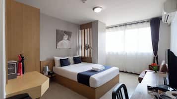Standard Room, 1 Double Bed | Desk, rollaway beds (surcharge), WiFi (free), bed sheets