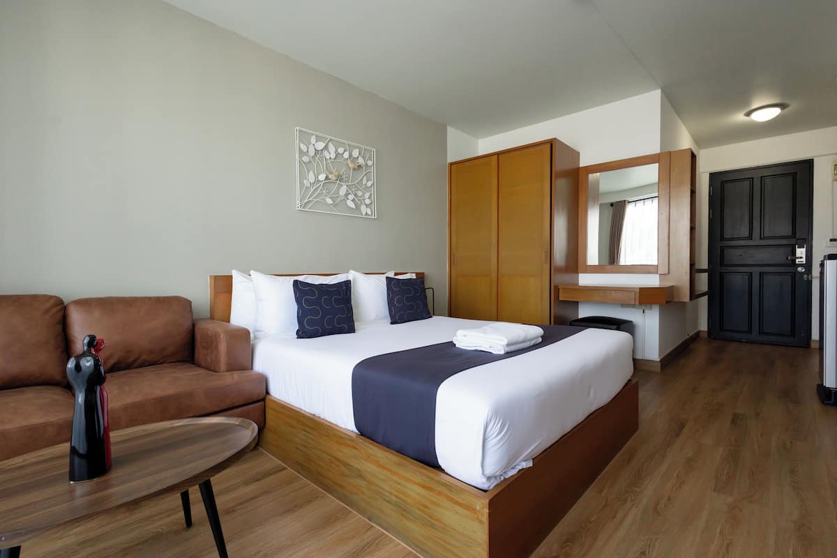 Junior studio suite, 1 queensize bed | Een bureau, extra bedden, gratis wifi, beddengoed