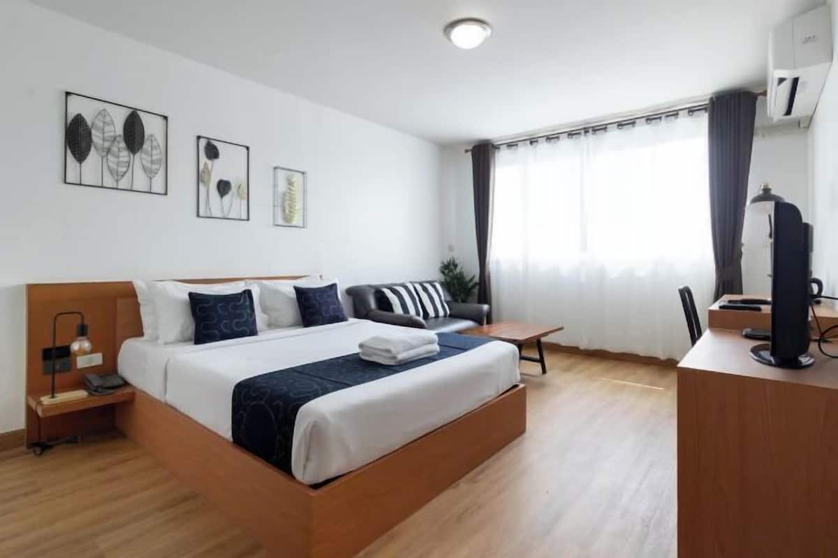 Desk, rollaway beds, free WiFi, bed sheets
