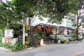 Front of property - Nature Boutique Hotel Ratchayothin  (Bangkok)