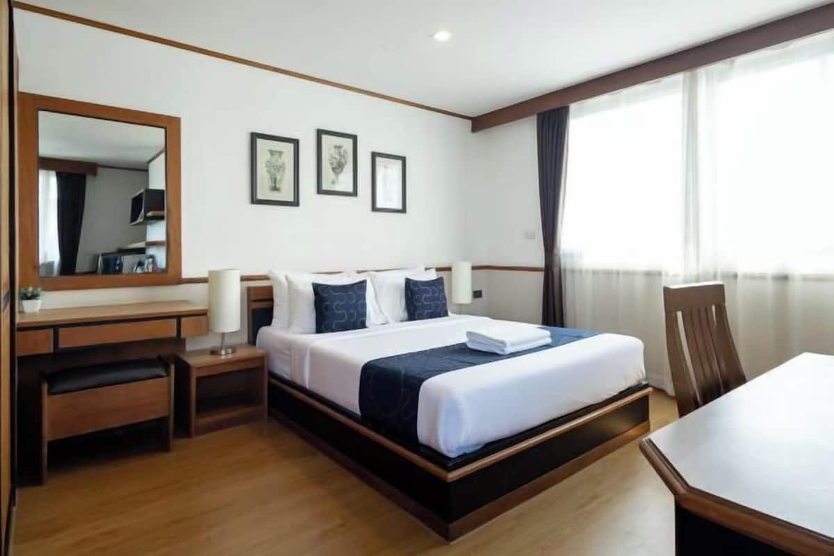 Desk, rollaway beds, free WiFi, bed sheets