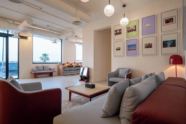 Lobby lounge