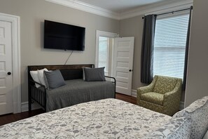 1 bedroom, iron/ironing board, WiFi - New - Chickamauga Battlefield - Chattanooga 15 min-Experience history just steps way from  the park (Fort Oglethorpe)