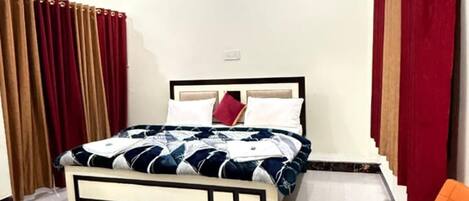 Free WiFi, bed sheets