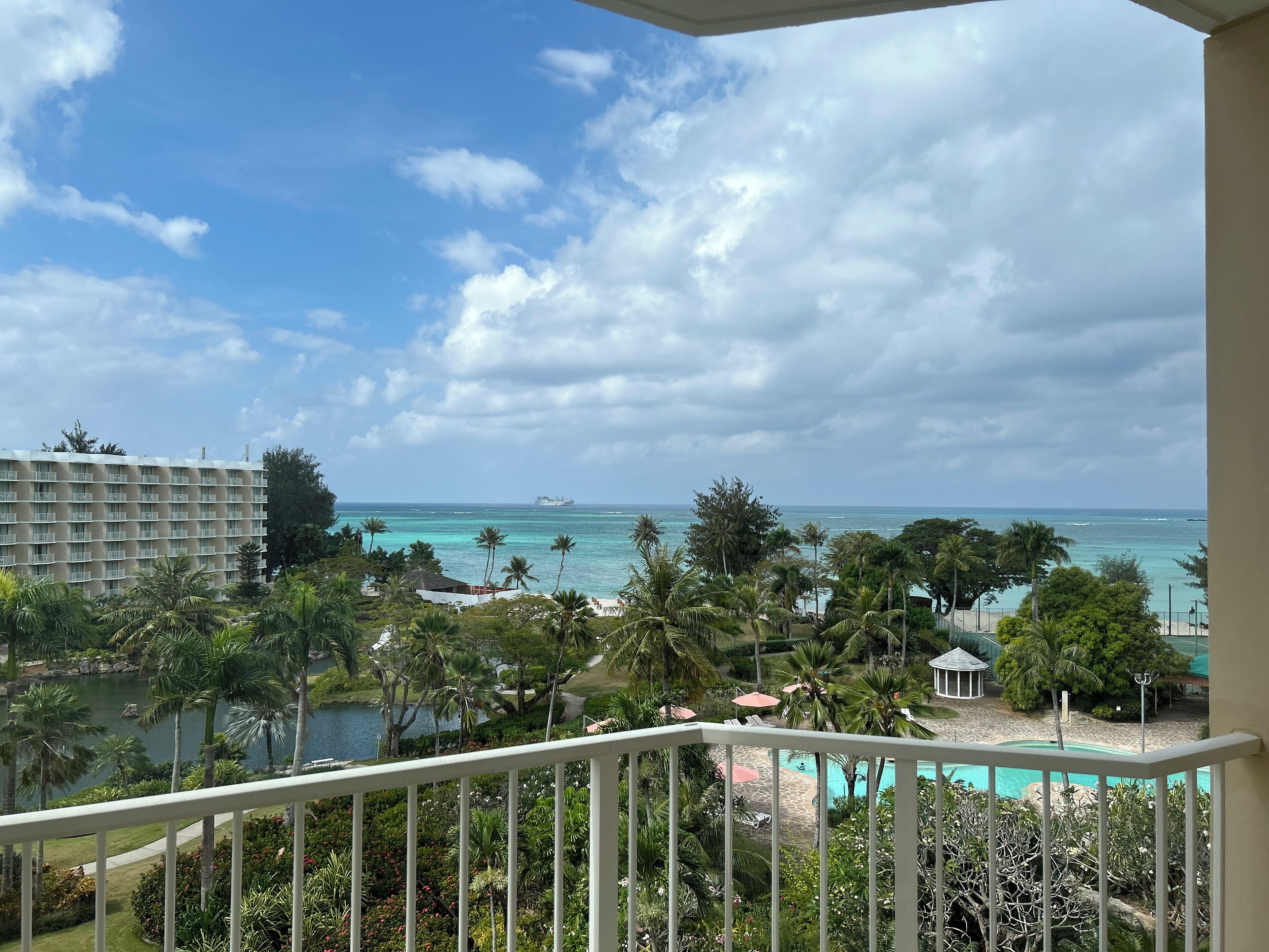 Habitación doble estándar, vista al océano | Caja de seguridad en la habitación y espacio para trabajar con laptop 