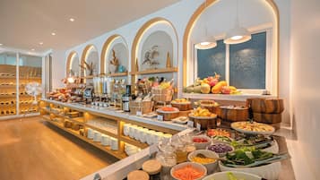 Petit déjeuner buffet servi tous les jours en supplément