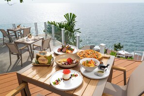 Alimentos y bebidas
