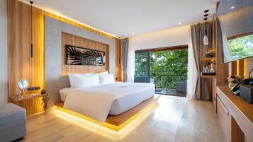 Deluxe Jacuzzi Ocean view | In-room safe, desk, iron/ironing board, free WiFi