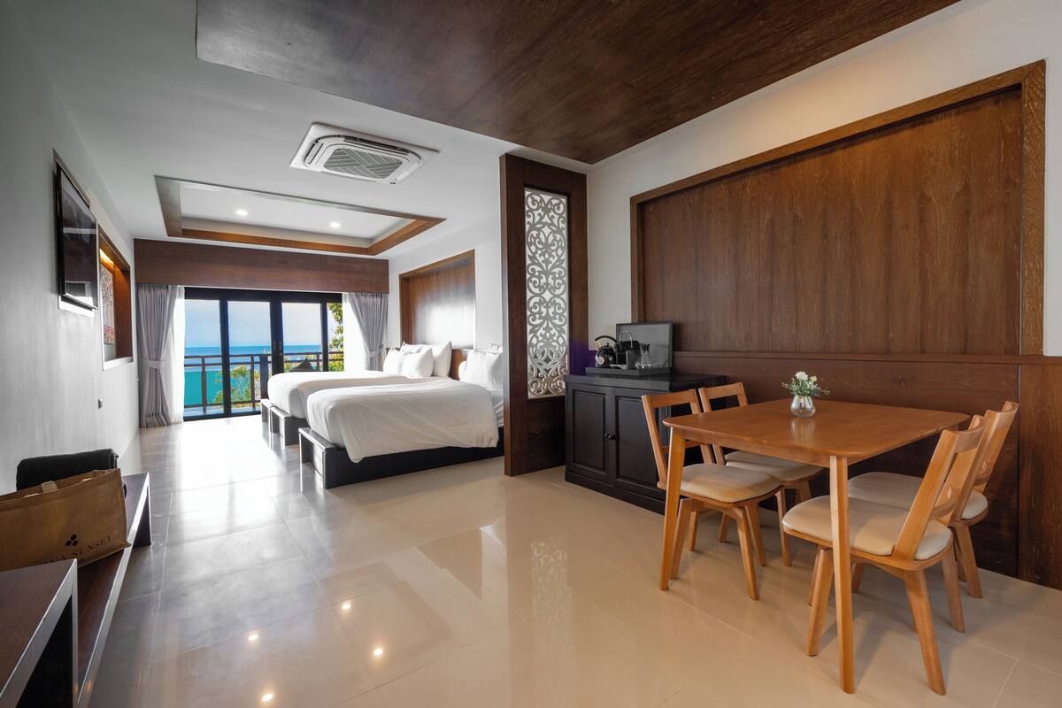 Deluxe Triple Oceanview | In-room safe, desk, iron/ironing board (on request), WiFi (free)