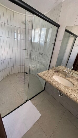 Baño | Toallas y papel higiénico