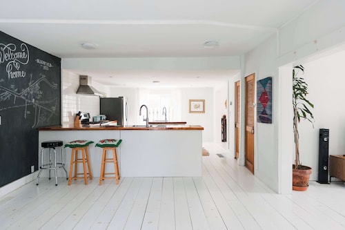 Bloomfield Bliss - Hot Tub and Walking Distance to Park