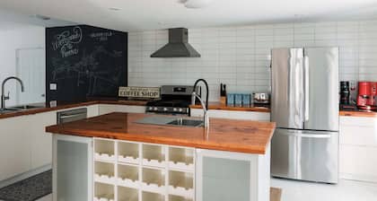 Bloomfield Bliss - Hot Tub and Walking Distance to Park