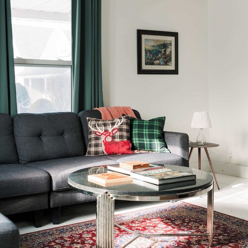 Bloomfield Bliss - Hot Tub and Walking Distance to Park