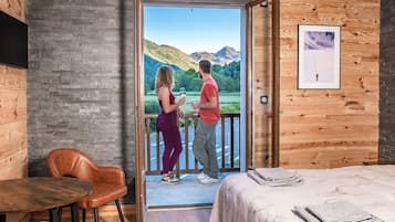 Desk, laptop workspace, free WiFi