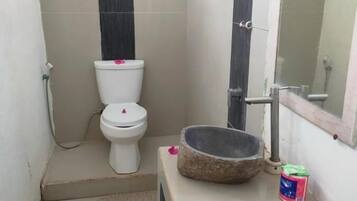 تجهيزات دش، مناشف، ورق حمّام