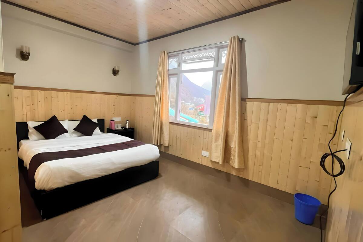 Superior Room | Premium bedding, free WiFi, bed sheets