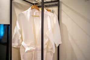 Premier A | Free WiFi, bed sheets, wheelchair access