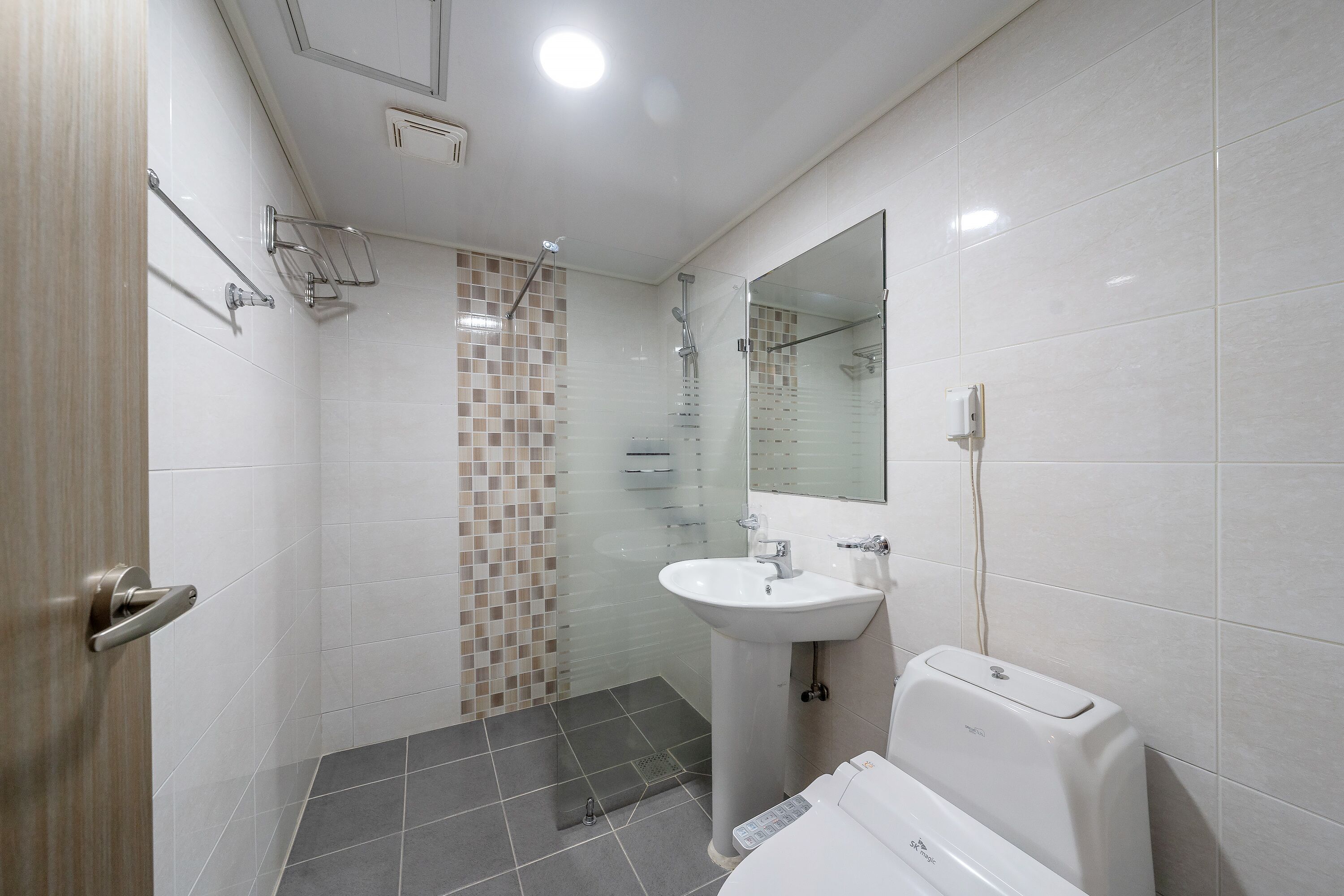 Free toiletries, hair dryer, bathrobes, towels