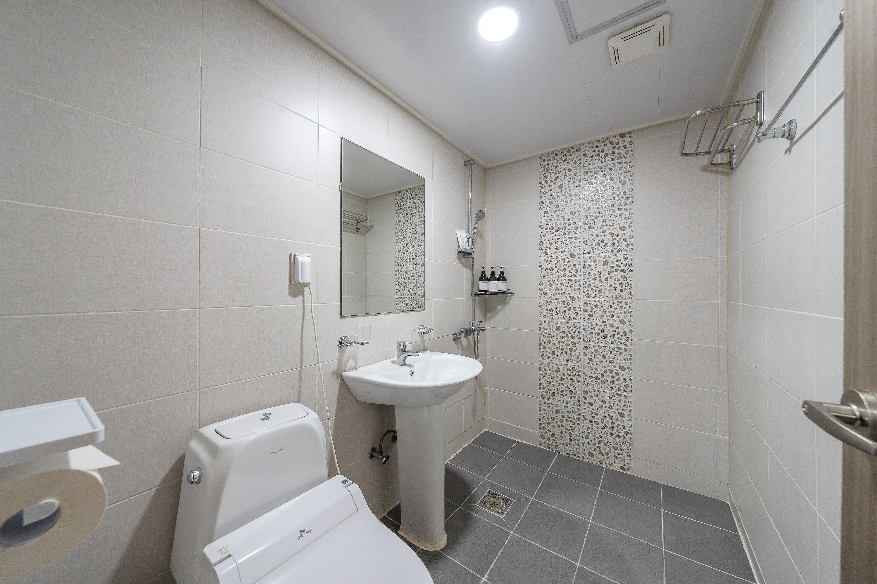 Premier B | Bathroom | Free toiletries, hair dryer, bathrobes, towels