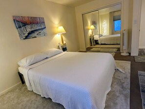 2 bedrooms, desk, WiFi, bed sheets - First Floor.  Near  all Fairbanks attractions & amenities. (Fairbanks)