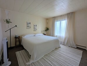 2 bedrooms, desk, free WiFi, bed sheets