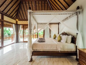 Escritorio, wifi gratis y ropa de cama