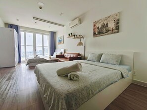 Basic Condo, City View | 1 bilik tidur, meja, ruang kerja komputer riba 