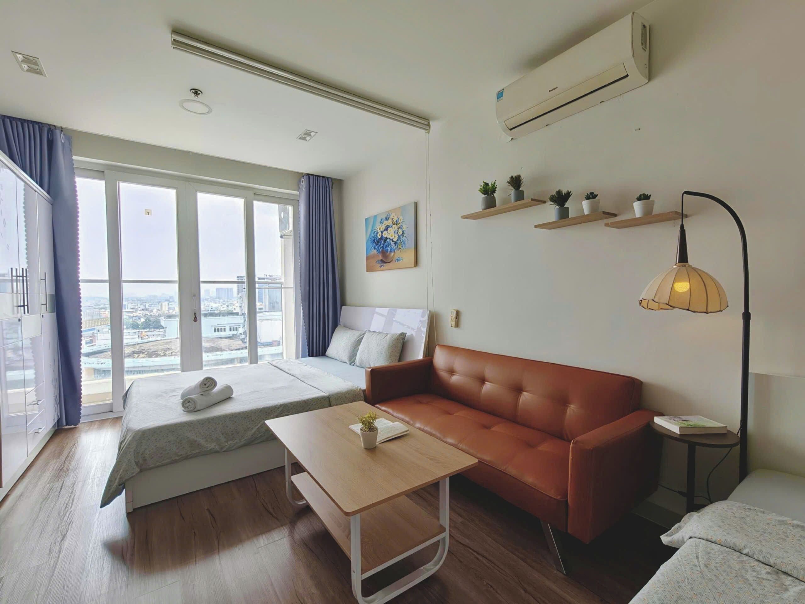 1 habitación, escritorio y espacio para trabajar con laptop 