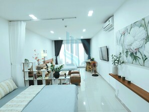 Kondominium Basic, pemandangan kota | 1 kamar tidur, meja kerja, dan ruang kerja ramah laptop