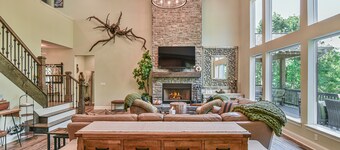 The Gem: Gated Luxury Mtn Home - Hot Tub/Sauna/Basketball/EV Charger/Hiking