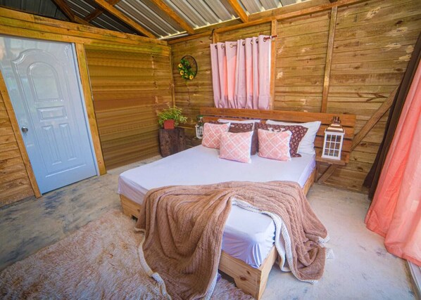 2 bedrooms, iron/ironing board, Internet, bed sheets