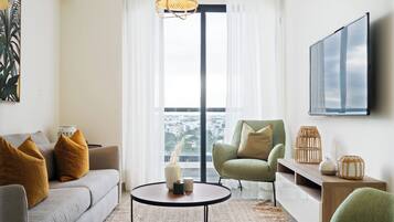 Apartment, 2 Bedrooms, Accessible, Smoking | Living room